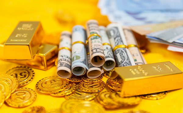 黄金期货市场分析：美元反弹对金价的影响